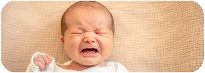 pourquoi bébé pleure